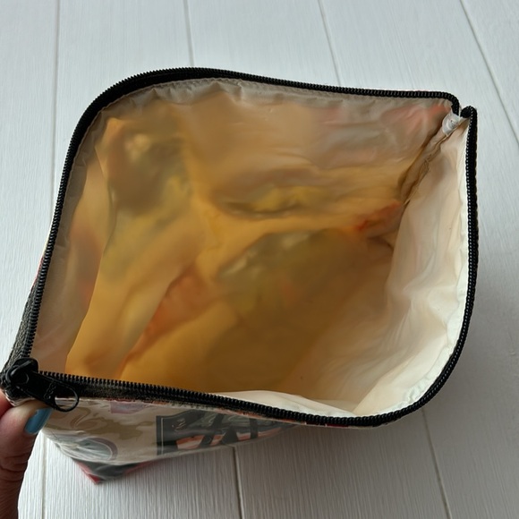 Nick and Nora Vintage 2000s Travel toiletries bag - Picture 3 of 11